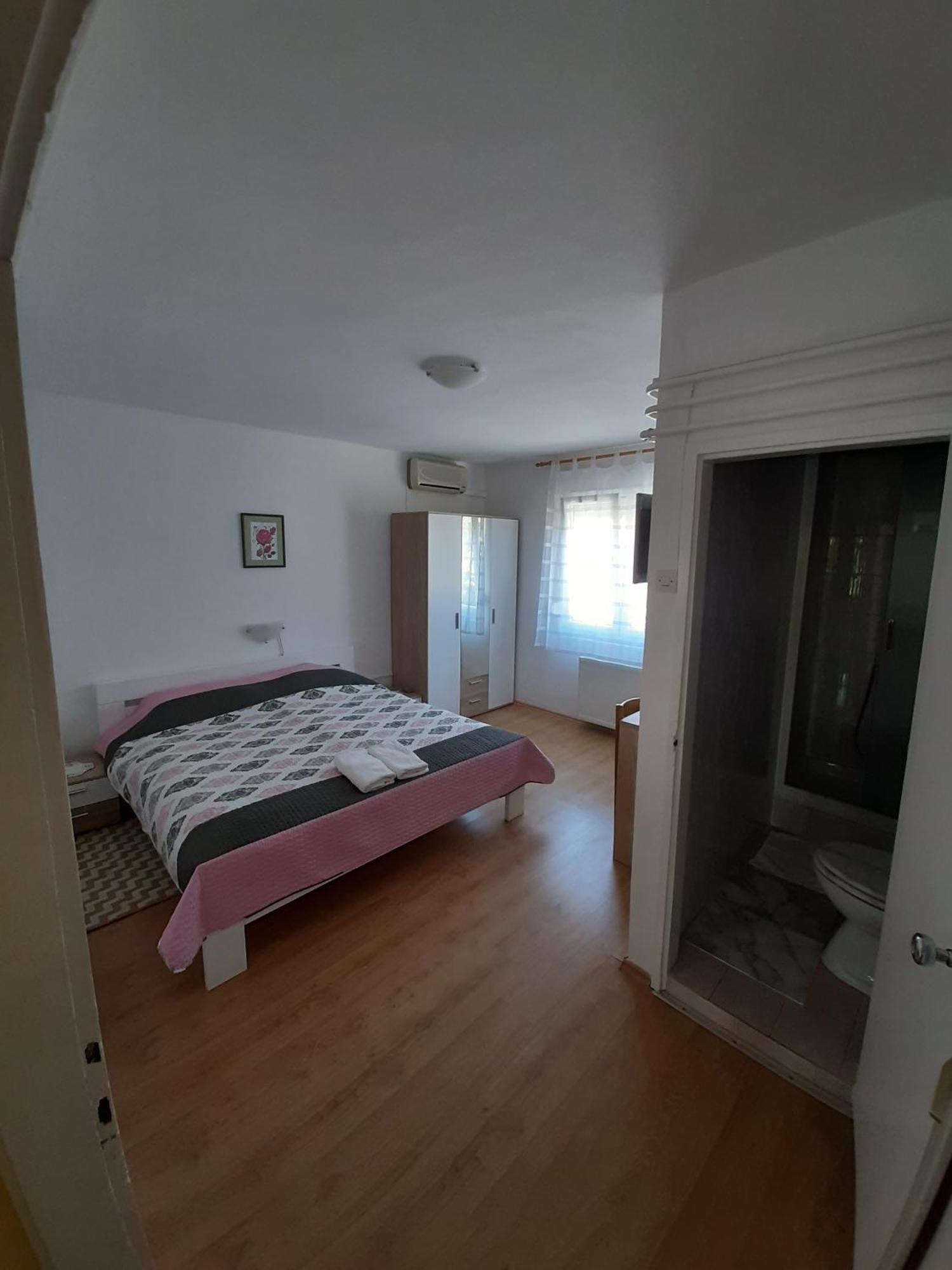 Apartments And Rooms With Parking Space Mali Lošinj Exterior foto