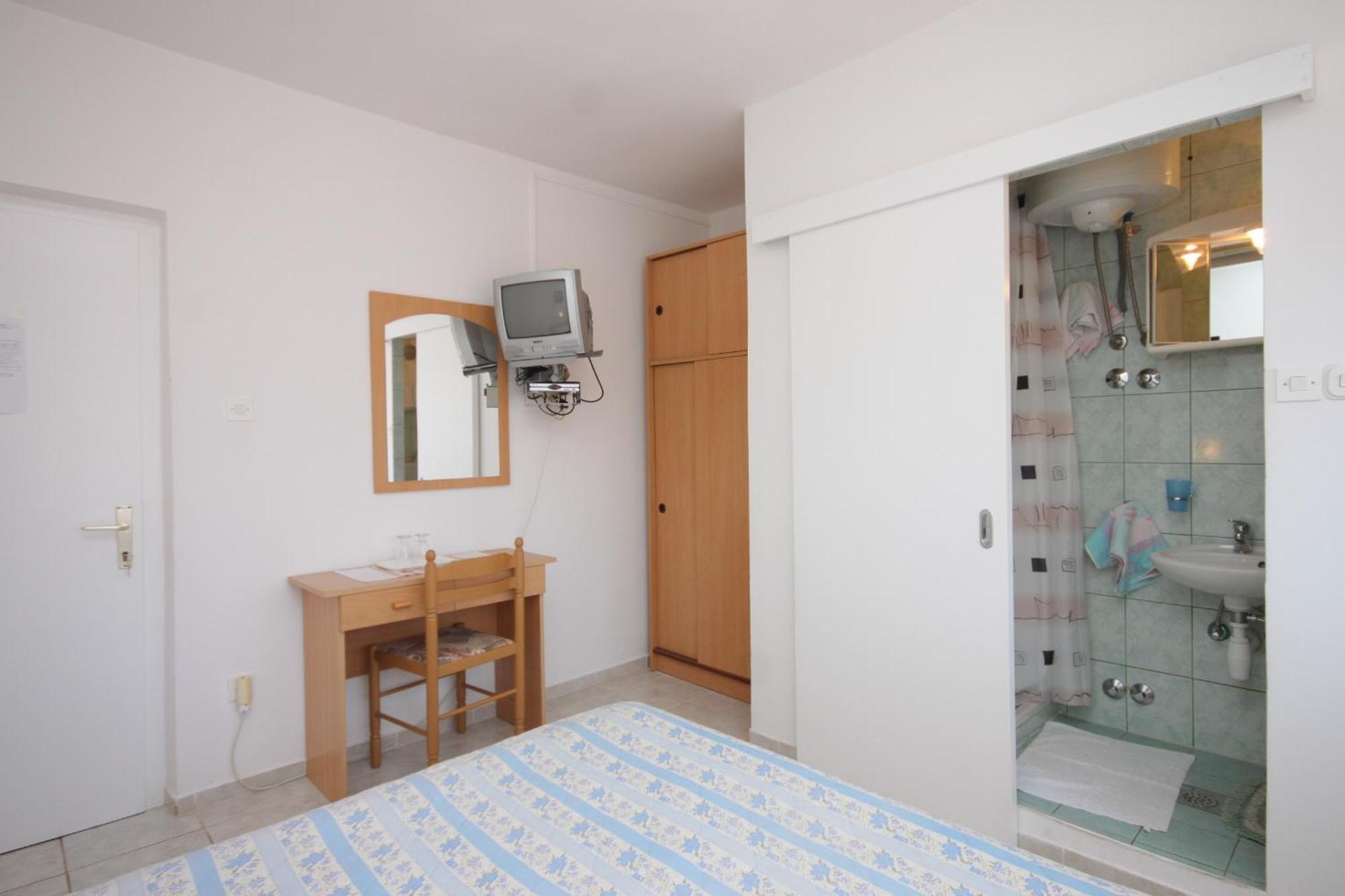Apartments And Rooms With Parking Space Mali Lošinj Cameră foto