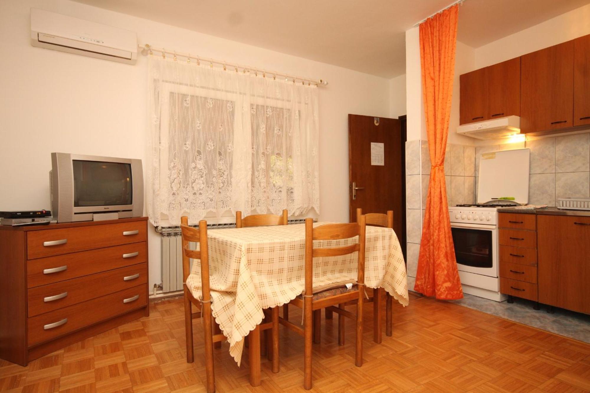 Apartments And Rooms With Parking Space Mali Lošinj Cameră foto